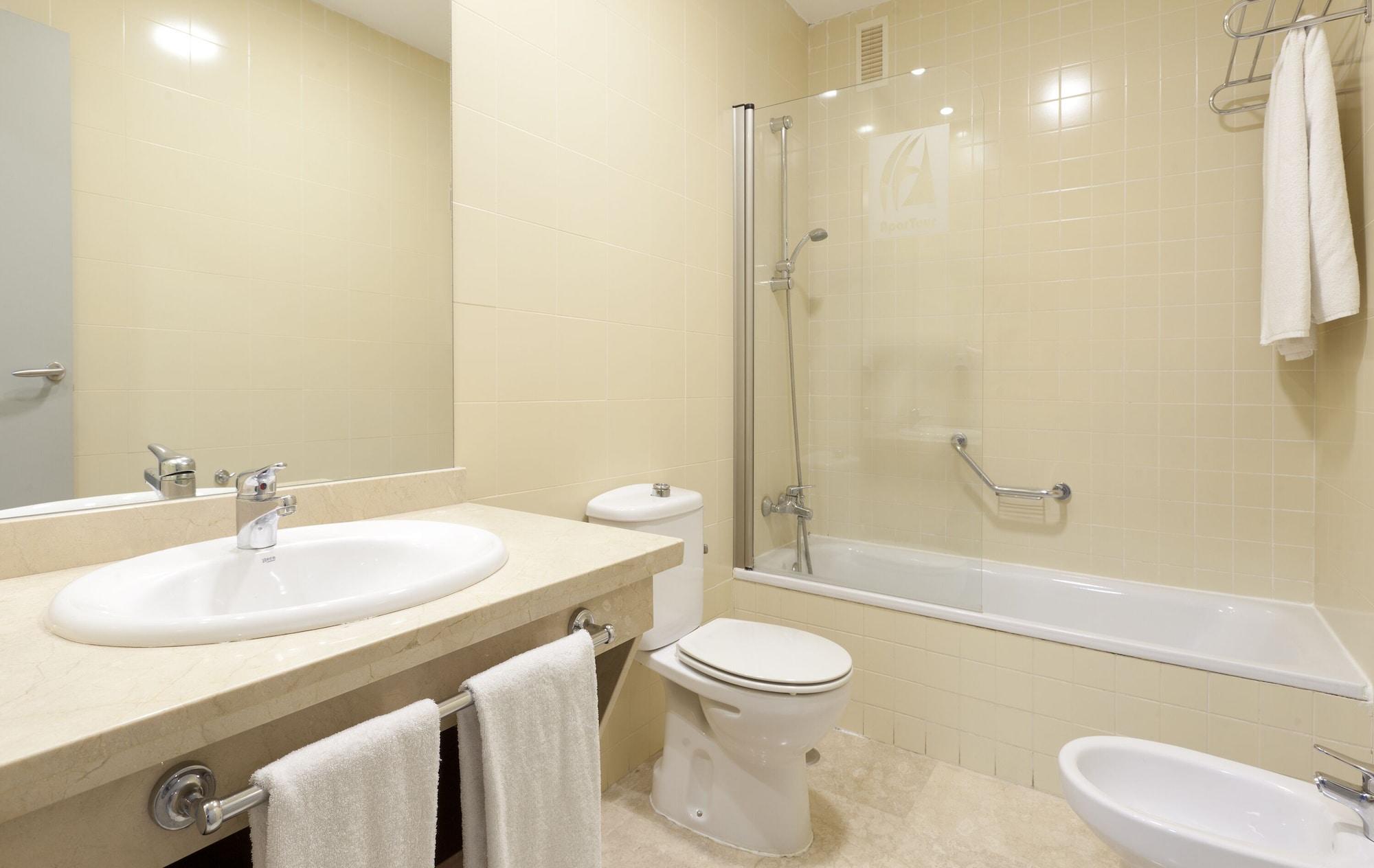 Apartamentos Vertice Sevilla Aljarafe بورموخوس المظهر الخارجي الصورة