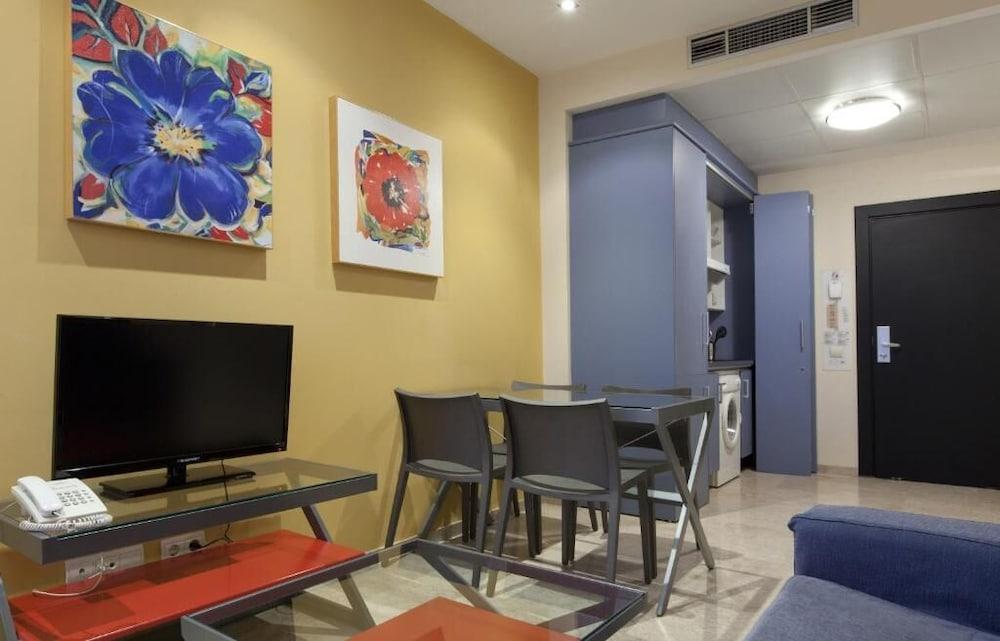 Apartamentos Vertice Sevilla Aljarafe بورموخوس المظهر الخارجي الصورة