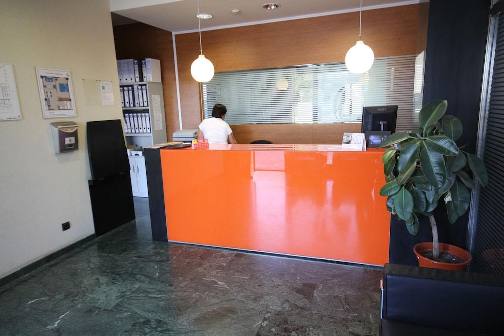 Apartamentos Vertice Sevilla Aljarafe بورموخوس المظهر الخارجي الصورة