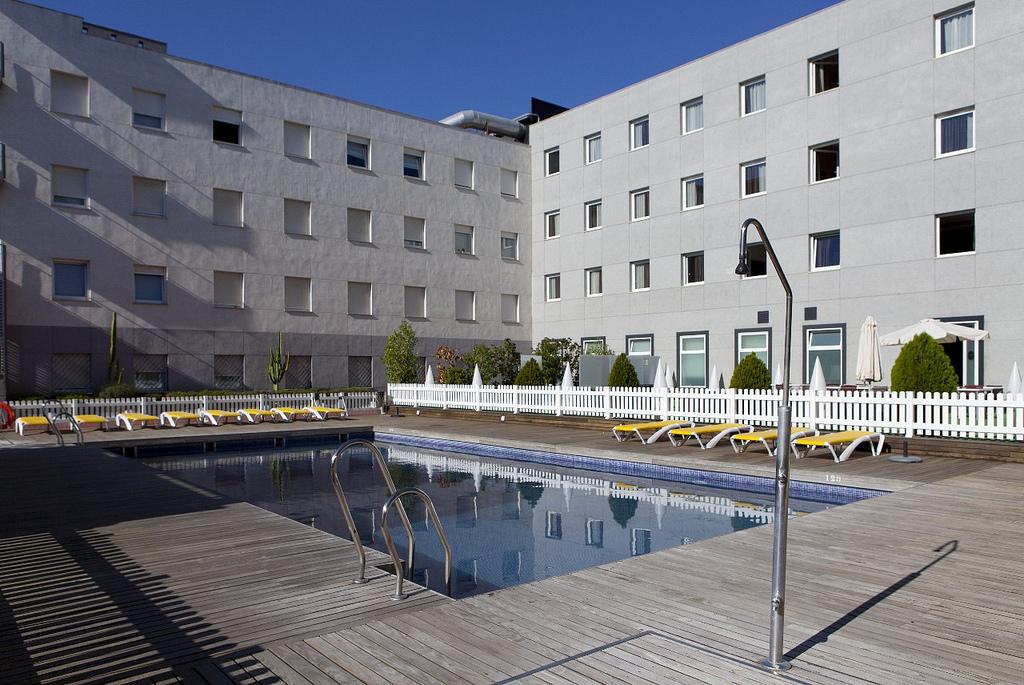 Apartamentos Vertice Sevilla Aljarafe بورموخوس المظهر الخارجي الصورة