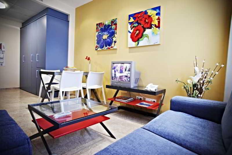 Apartamentos Vertice Sevilla Aljarafe بورموخوس الغرفة الصورة
